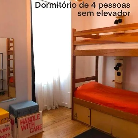 Living Lounge Hostel