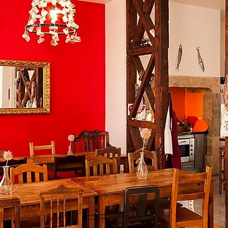 Living Lounge Hostel *