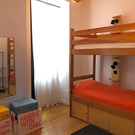 Living Lounge Hostel
