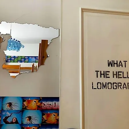 Living Lounge Hostel *