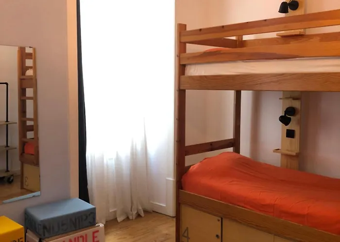 Living Lounge 호스텔 *